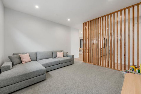 Indented Heads Beach House - Accommodation Southport 3