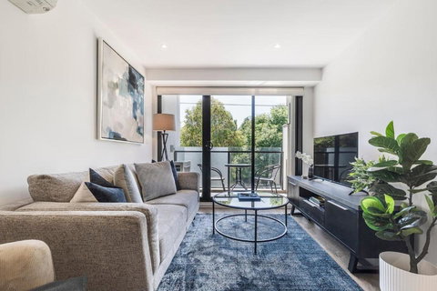 Indigo Breeze - Explore The Heart Of North Melbourne - Accommodation Southport 0