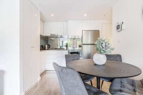 Indigo Breeze - Explore The Heart Of North Melbourne - Accommodation Southport 1