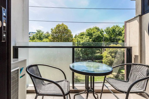 Indigo Breeze - Explore The Heart Of North Melbourne - Accommodation Southport 2