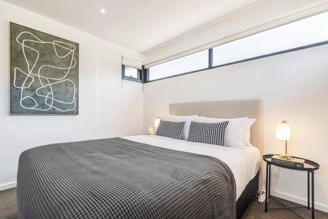 Indigo Breeze - Explore The Heart Of North Melbourne - Accommodation Southport 3