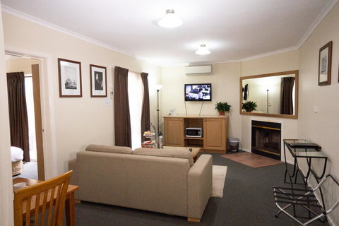 Admiralty Inn - Accommodation Southport 1