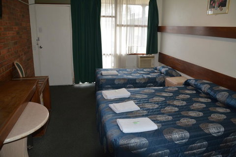 Adrian Motel - Accommodation Southport 2