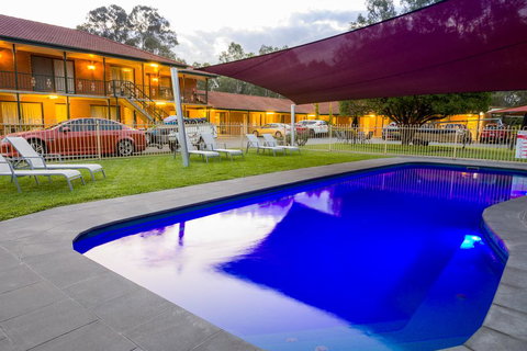 Advance Motel - Accommodation Southport 0