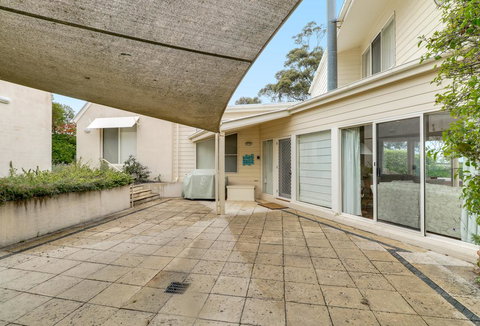 Aegina - Accommodation Southport 1