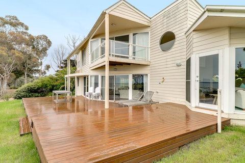 Aegina - Accommodation Southport 0