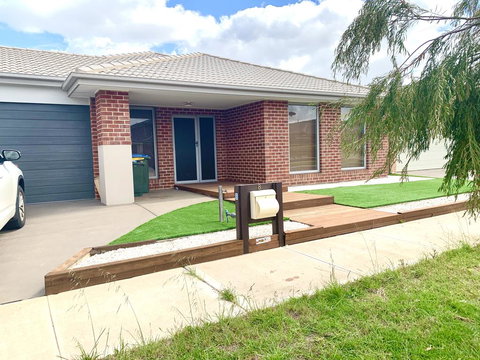 AHA Family Holiday House With Huge Backyard - Accommodation Southport 2