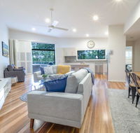 Ait Shona - Happy Place. Apt 10 Haven on the Park - Southport Accommodation