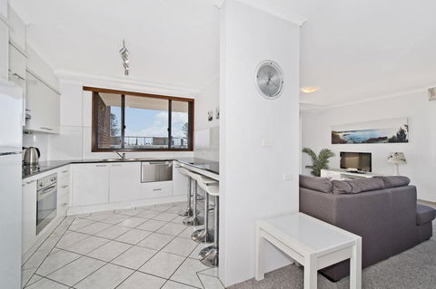 Akuna 18 6 Joffre Street - Southport Accommodation 2