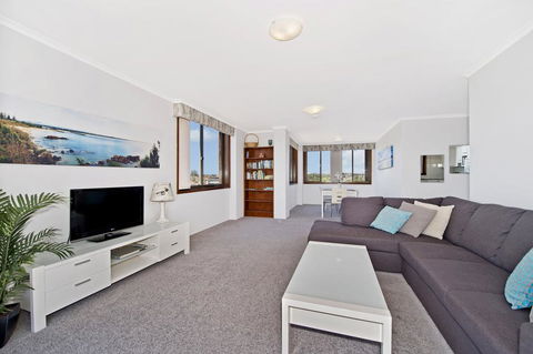 Akuna 18 6 Joffre Street - Southport Accommodation 3