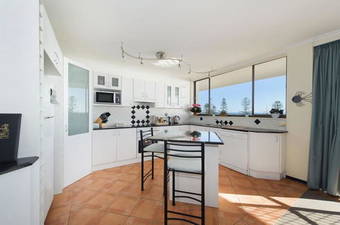 Akuna 23 6 Joffre Street - Southport Accommodation 2