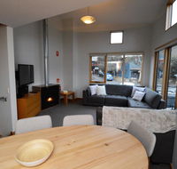 Akuna 3 - Southport Accommodation