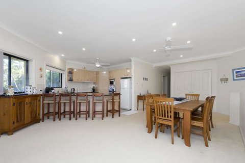 Al Mare No 2 42a - Accommodation Southport 1