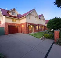 Albury Suites - Schubach Street - Southport Accommodation