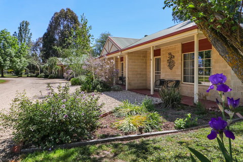 All Seasons Mansfield - Accommodation Southport 0