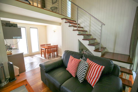 Allambie Cottages - Villa 2 - Accommodation Southport 0