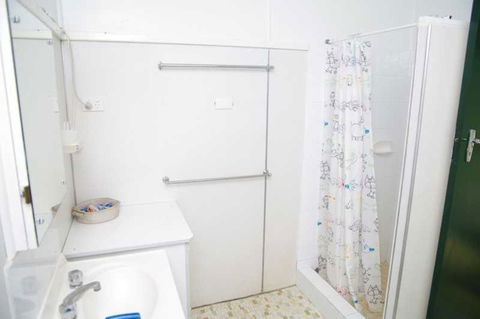 Almare, 7 Gowing Street - Southport Accommodation 3