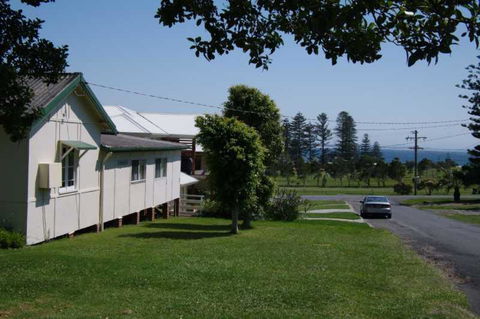 Almare, 7 Gowing Street - Southport Accommodation 1