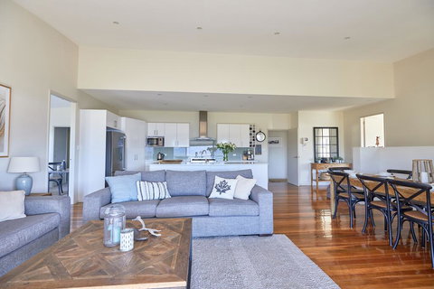 Alpine Air - Accommodation Southport 1