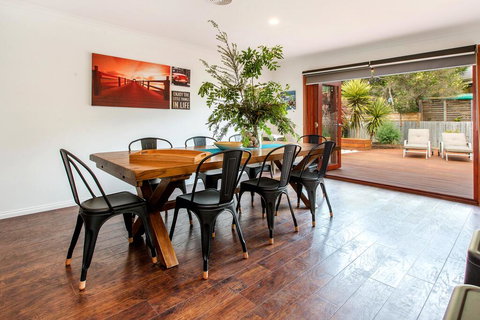 AMALFI - DROMANA.... - Accommodation Southport 0