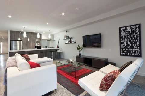 Amaroo - Southport Accommodation 0