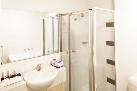 Amazing Accommodations: St Kilda - Accommodation Southport 2