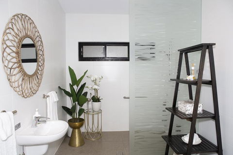 Amazing Grace - Southport Accommodation 1