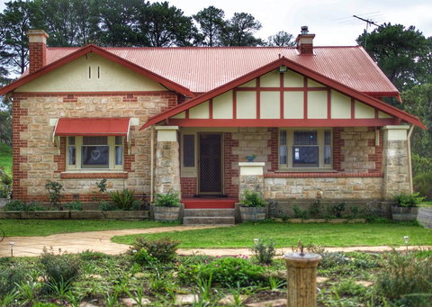 Amongst The Vines Deluxe Retreat - Accommodation Southport 0