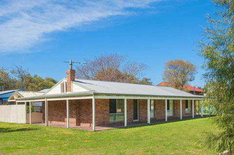 Anchors Away - Accommodation Southport 0