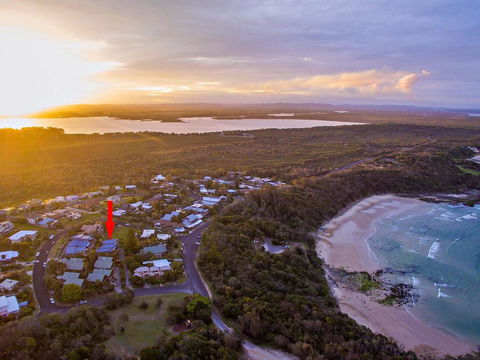 Angourie Blue 7- Stroll To Surfing Beaches. - Southport Accommodation 0