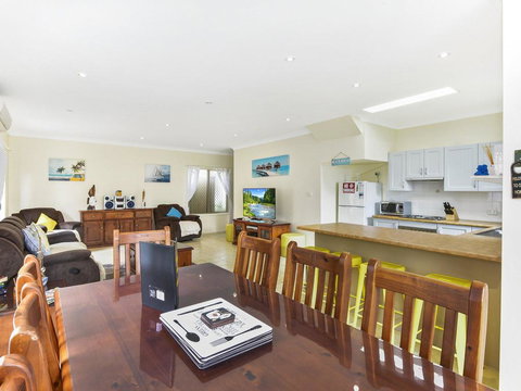 Anne's Beach Getaway - Accommodation Southport 1