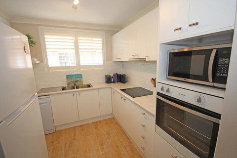 Annie's Apartment - Accommodation Southport 0