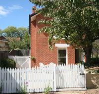 Annies Garden Cottage - Southport Accommodation