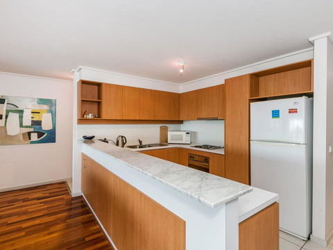 APARTMENT 10 PACIFIC APARTMENTS - FREE WIFI! - Southport Accommodation 2