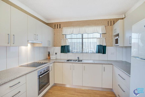 Apollo Unit 12 - Accommodation Southport 3