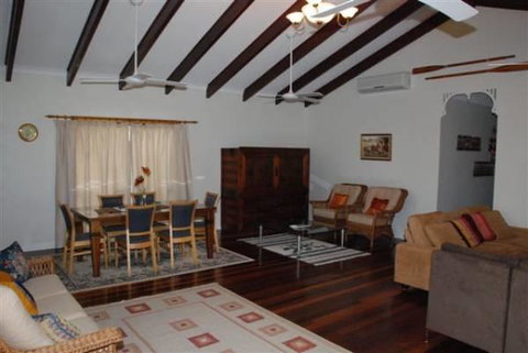 Appian Beach House - Accommodation Southport 2