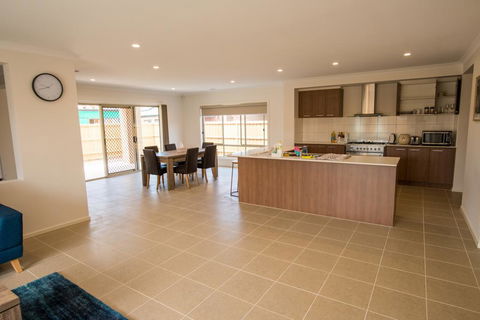 Apple House Point Cook - Accommodation Southport 3
