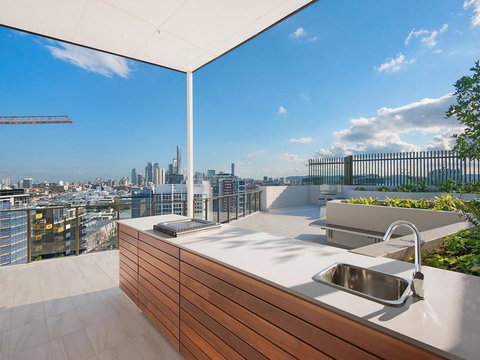 Aqua Newstead Apartment - Accommodation Southport 2