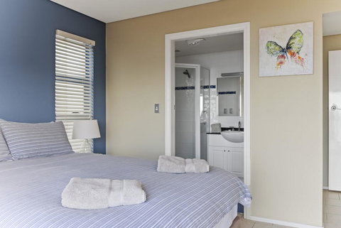 Aqua Shores Award Winning Apartment - Accommodation Southport 3