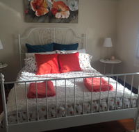Art Deco Cottage - Southport Accommodation
