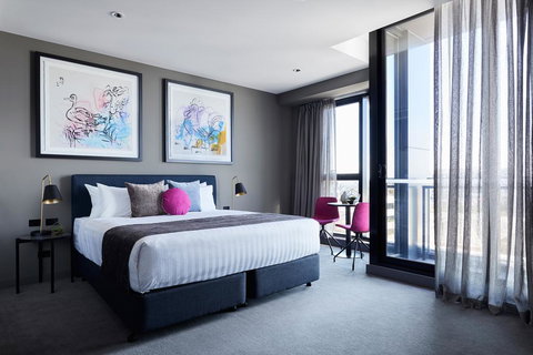 Art Series - The Chen - Accommodation Southport 2