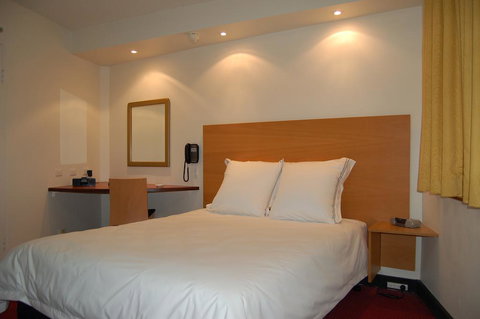 Arts Hotel - Accommodation Southport 1