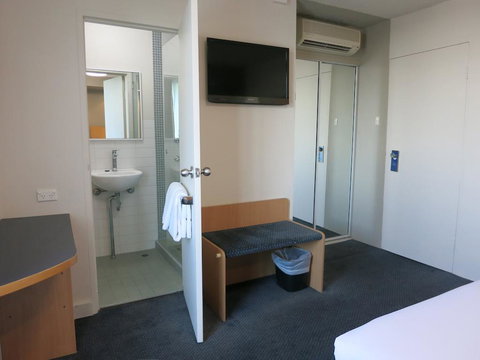 Arts Hotel - Accommodation Southport 3