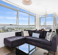 As the Sun Sets - Modern and Spacious 2BR Zetland Apartment Facing the Setting Sun - Southport Accommodation
