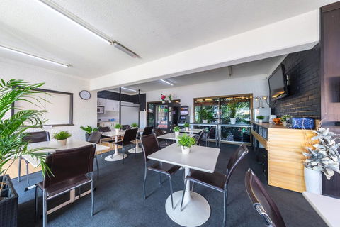 Ascot Budget Inn & Residences - Southport Accommodation 3