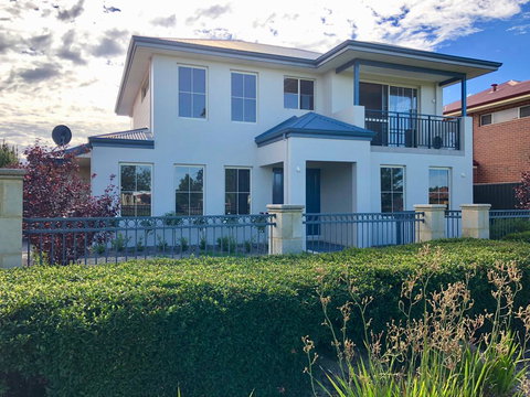 Ashington Gardens - Accommodation Southport 0