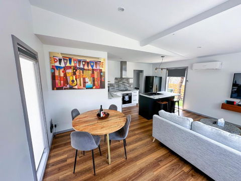 Luxury Holiday Unit 8min Walk To Town Center With Boat Parking - Southport Accommodation 2