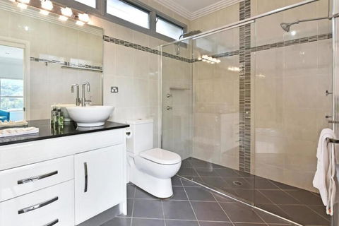 Luxury Mandalong Mansion With Pool & Spa - Southport Accommodation 3