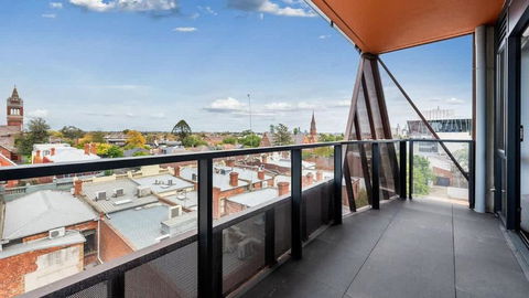 Modern 2B Apartment With City Views - Southport Accommodation 2