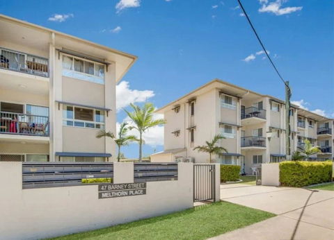 Modern Beach Apartment - Southport Accommodation 1